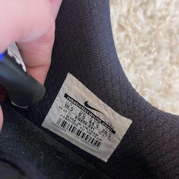 Nike men’s sneaker.  10.5 - Picture 7 of 7